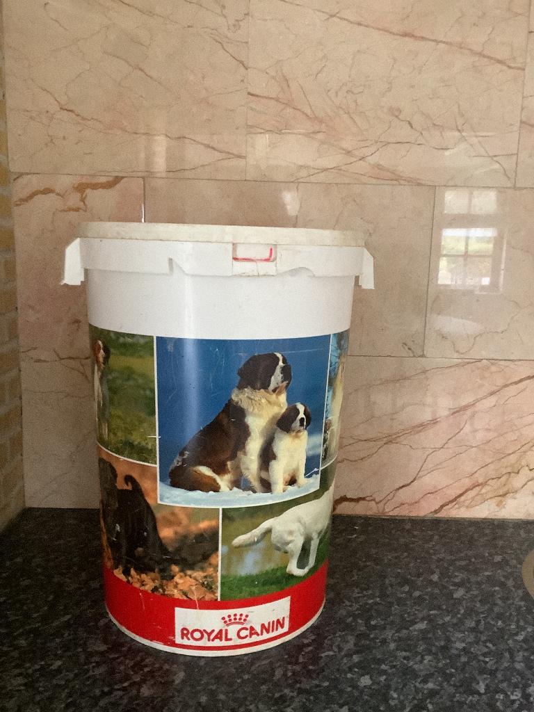 Voerton, Ophalen, Hond