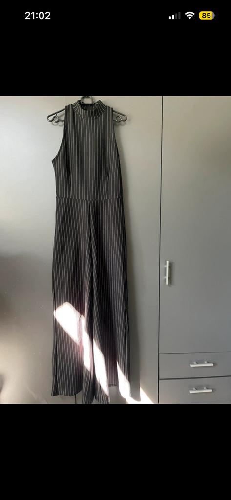 Jumpsuit halter Boohoo Tall M/38, Kleding | Dames, Jumpsuits, Ophalen of Verzenden, Zo goed als nieuw, Maat 38/40 (M), Zwart