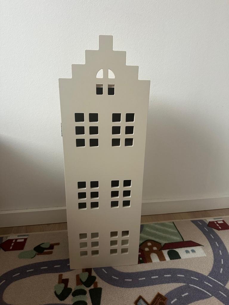 Poppenhuis met meubels en een paar poppetjes, Ophalen, Gebruikt, Poppenhuis