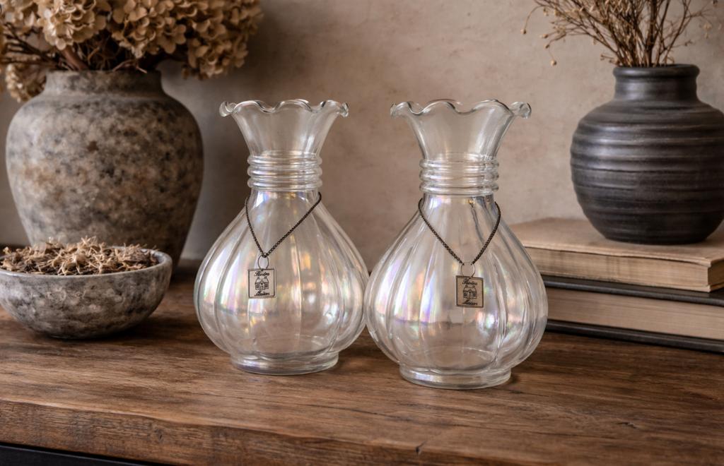 Riviera Maison Set van 2 iriserende glazen vazen met ketting, Antiek en Kunst, Ophalen of Verzenden