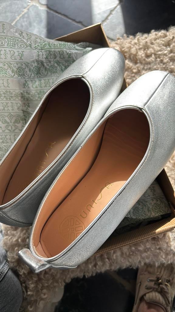 Ballerina zilver unisa 38 nieuw!, Kleding | Dames, Schoenen, Overige kleuren, Nieuw, Ballerina's, Ophalen of Verzenden