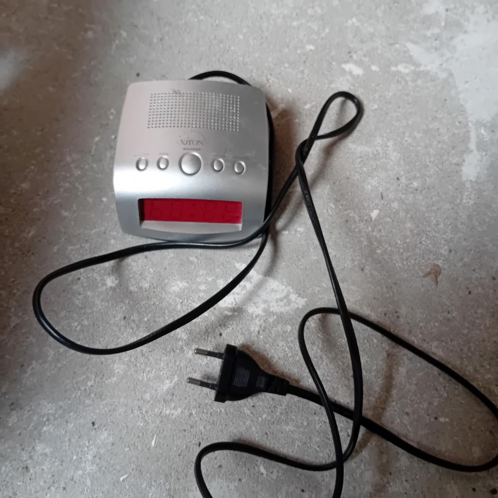 Niton wekkerradio zilverkleurig, Ophalen of Verzenden