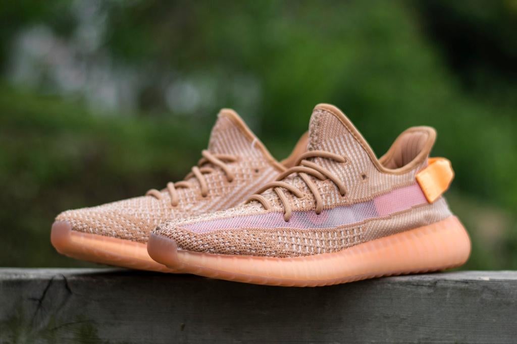 Yeezy Boost 350 V2 | Clay, Kleding | Heren, Schoenen, Overige kleuren, Nieuw, Ophalen of Verzenden, Sneakers of Gympen