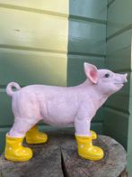 Varken big gele regenlaarsjes beeld tuin boerderij boer stal, Tuin en Terras, Ophalen of Verzenden, Kunststof