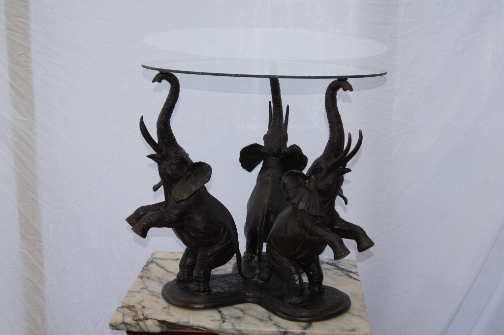 Ólifanten Tafel met glazen blad ( 70e jaren Brons, Huis en Inrichting, Tafels | Salontafels, Gebruikt, Minder dan 50 cm, Rechthoekig