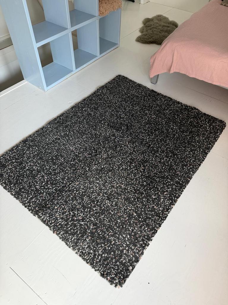 IKEA VINDUM vloerkleed, grijs/zwart, 133x180 cm, Ophalen, 100 tot 150 cm, Zo goed als nieuw, 150 tot 200 cm