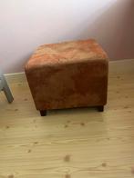 Poef suede bruin, Ophalen, Zo goed als nieuw, Vierkant, Minder dan 50 cm