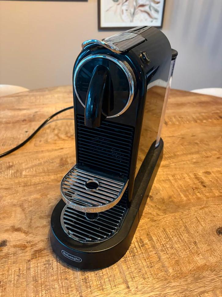 Nespresso De'Longhi Citiz - Zwart, Witgoed en Apparatuur, Koffiezetapparaten, Zo goed als nieuw, Koffiepads en cups, Koffiemachine