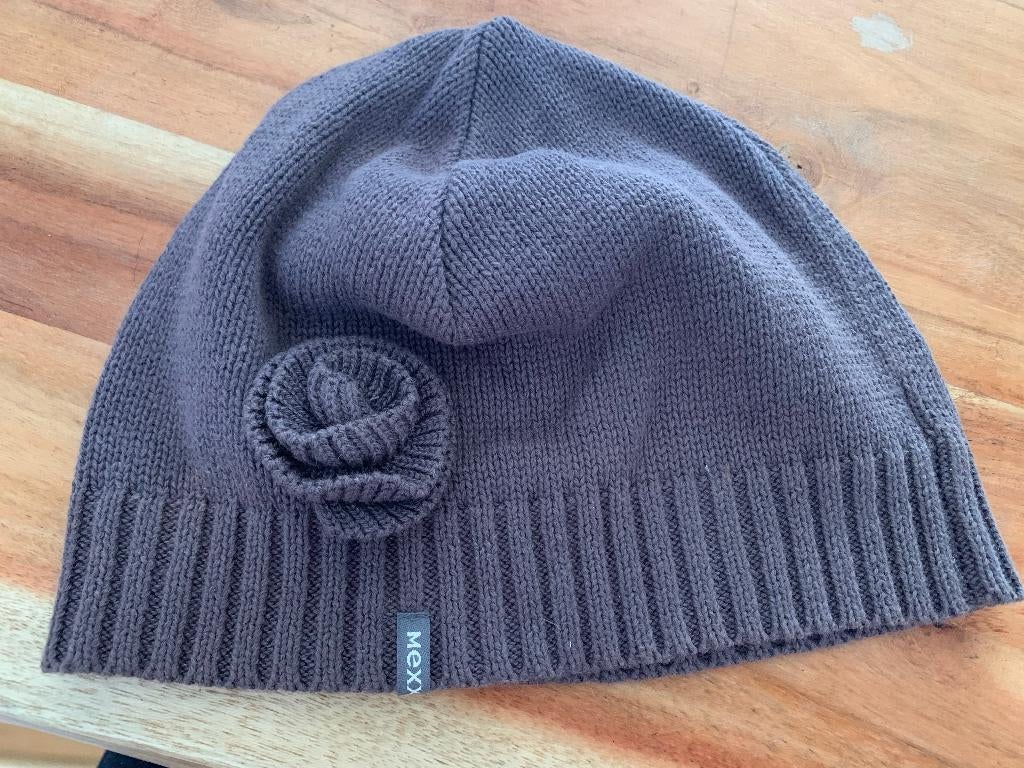 Mexx taupe met bloem dames muts beanie maat S-M-L, Maat 38/40 (M), Mexx, Nieuw, Ophalen of Verzenden