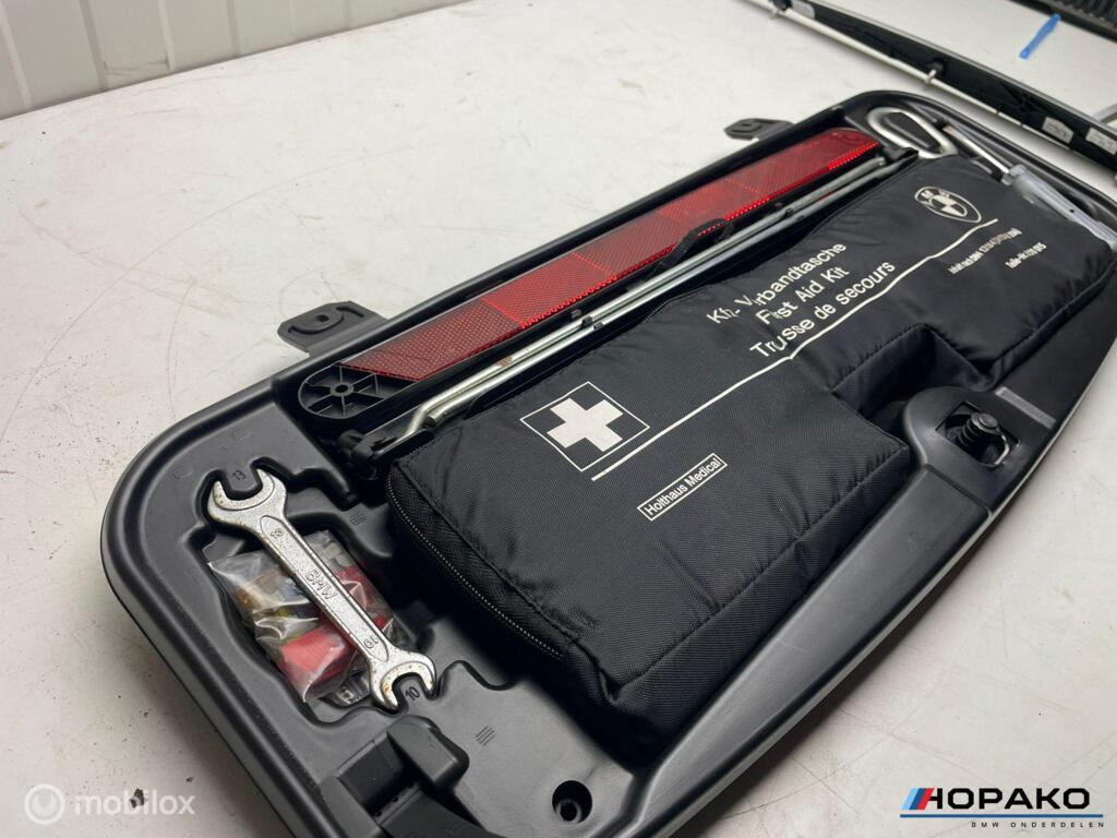 Gereedschapset compleet BMW E60 5 serie, Gebruikt, Einsteinlaan 5 rijswijk, Bmw, Ophalen of Verzenden