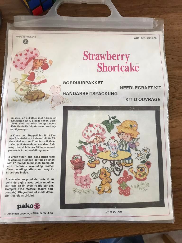 Pako borduurpakket , strawberry shortcake , vintage, Ophalen of Verzenden, Zo goed als nieuw, Borduurpakket