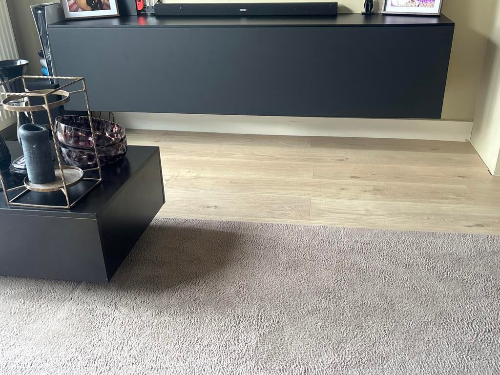 Zwarte zwevende tv kast, Overige materialen, 150 tot 200 cm, Ophalen of Verzenden, Zo goed als nieuw
