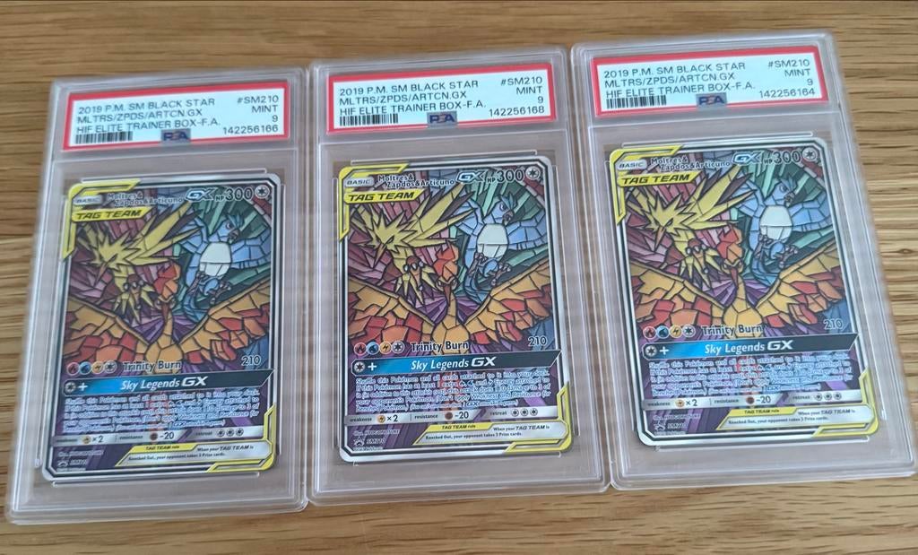 PSA 9 Zapdos Articuno Moltres hidden fates, Ophalen of Verzenden, Zo goed als nieuw, Meerdere kaarten, Foil