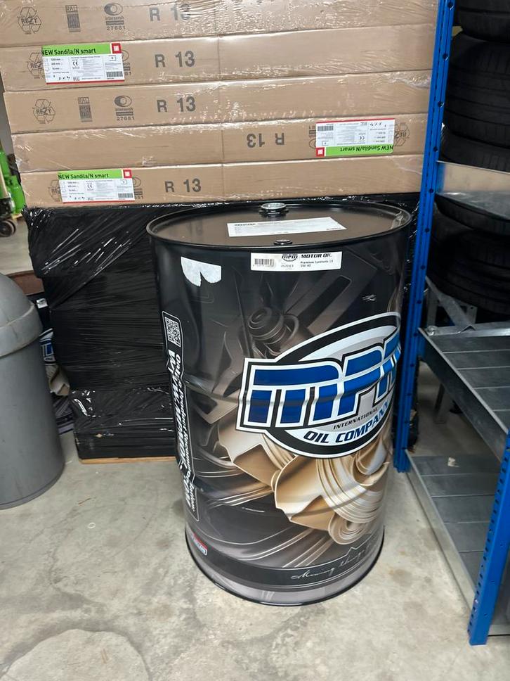 Leeg vat - Olievat (200L) - Decoratie/Opslag, Auto-onderdelen, Overige Auto-onderdelen, Gebruikt, Ophalen of Verzenden