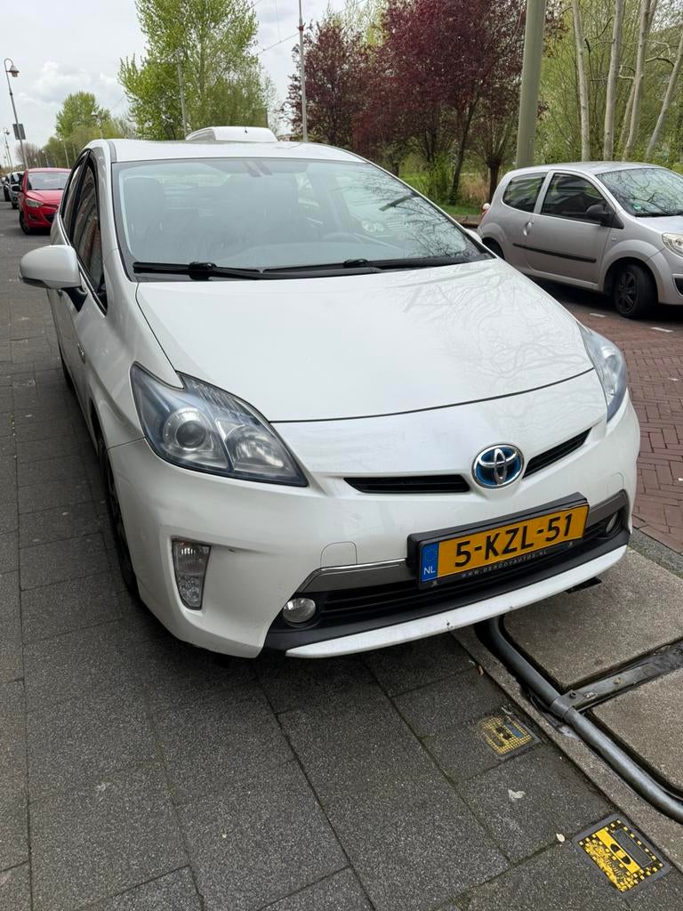 Toyota Prius 1.8 Plug-in Hybrid 136PK Aut 2013 Wit, Auto's, Toyota, Zwart, Leder en Stof, Wit, 75 €/maand