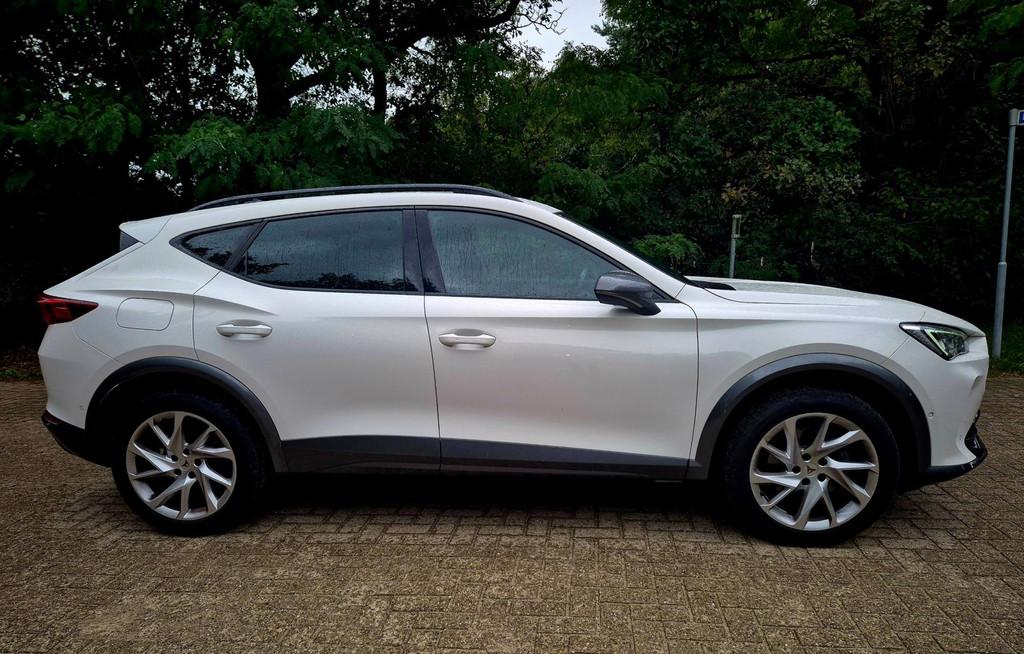 CUPRA Formentor 1.5 TSI / camera / automaat / navi / 18 inch, Auto's, Cupra, Zwart, 4 cilinders, Leder en Stof, Wit