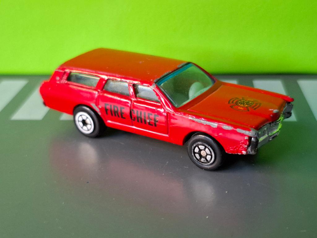 Yatming - Ford County Squire Wagon Fire Chief [rood] 1/60, Ophalen of Verzenden, Gebruikt, Auto