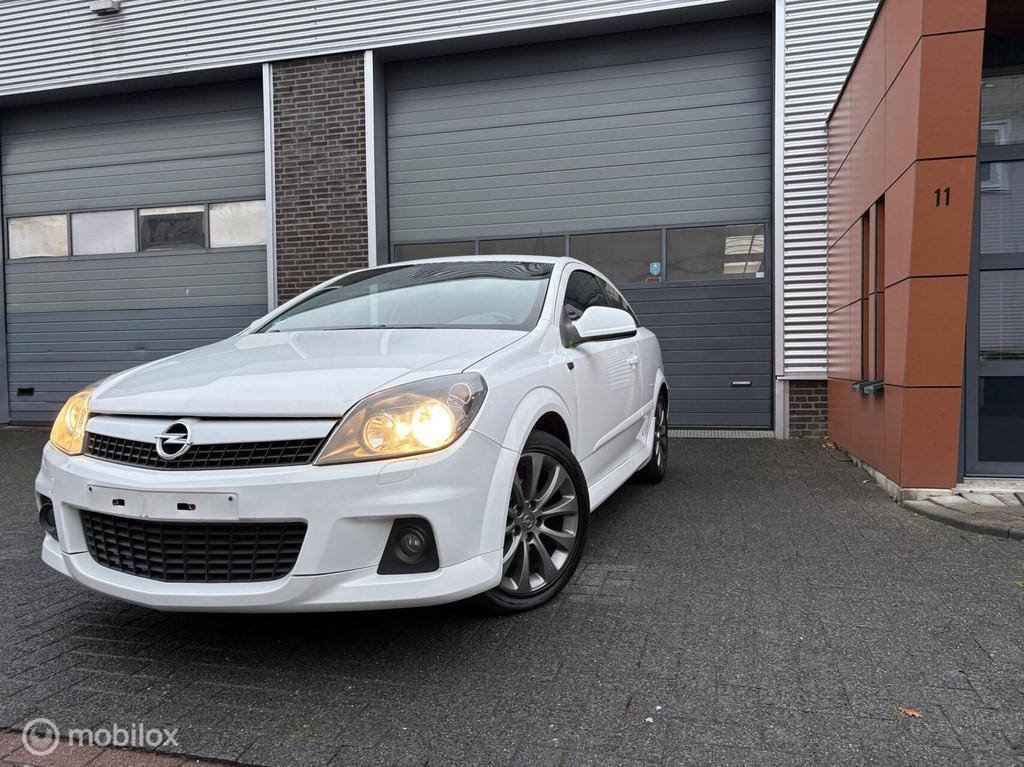 Opel Astra GTC, Voorwielaandrijving, Euro 5, Gebruikt, 4 stoelen