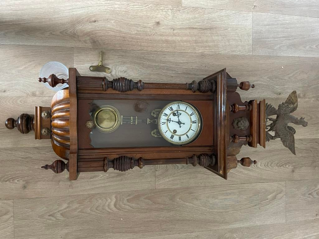 Antieke klok, Ophalen