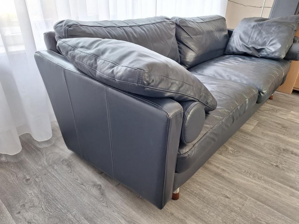 Bank 2,5 zits koudschuim vulling,  leer zwart/ donkerblauw, Ophalen, Modern., Gebruikt, Driepersoons