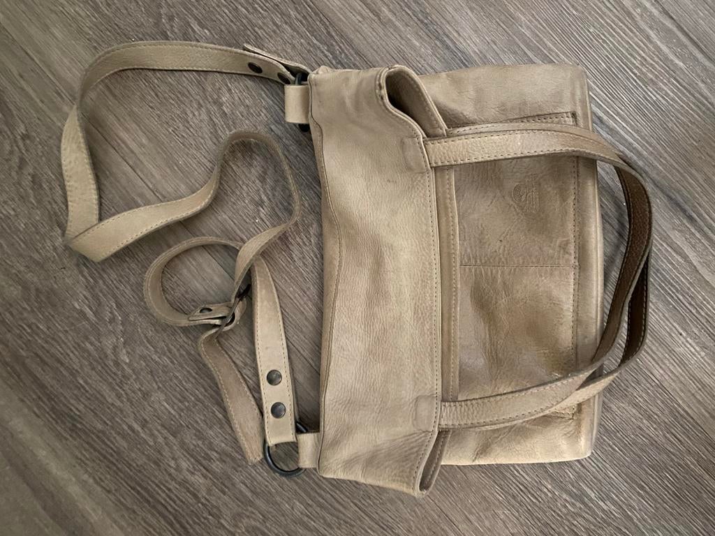 Fred de la Bretoniere schoudertasj beige leer, Sieraden, Tassen en Uiterlijk, Tassen | Damestassen, Gebruikt, Schoudertasje, Beige