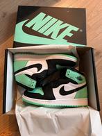 Air Jordan 1 High Green Glow GS maat EU 38.5, Nieuw, Ophalen of Verzenden, Sneakers of Gympen, Groen