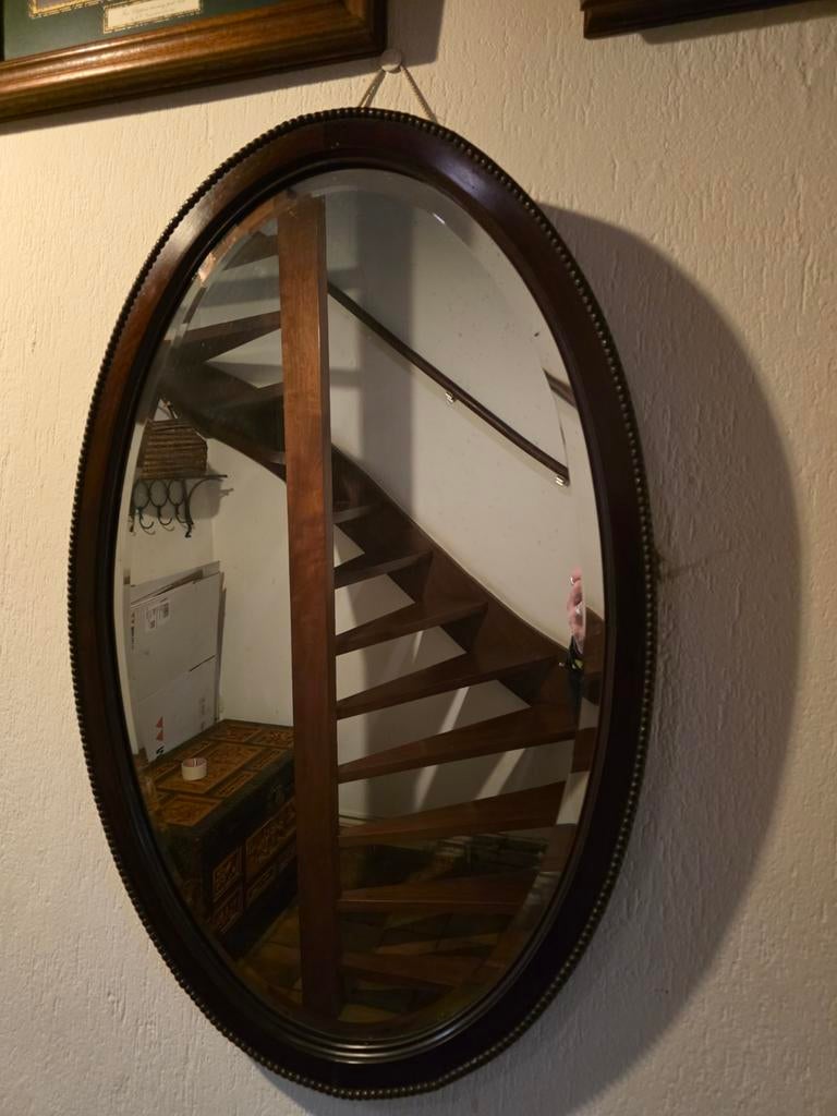 Ovale spiegel met donkerhouten lijst, Ophalen