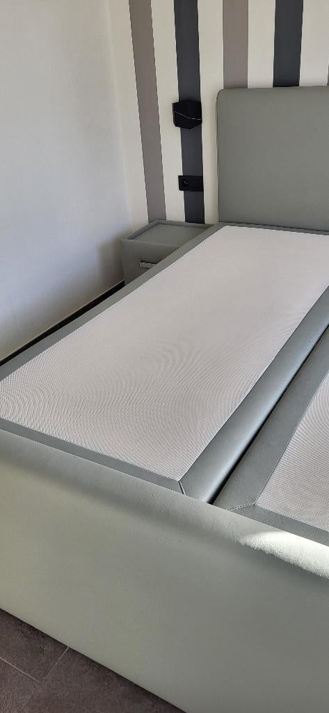 velda boxspring 180x200 + matrassen + nachtkastjes, Ophalen, Gebruikt, Lederlook, Tweepersoons