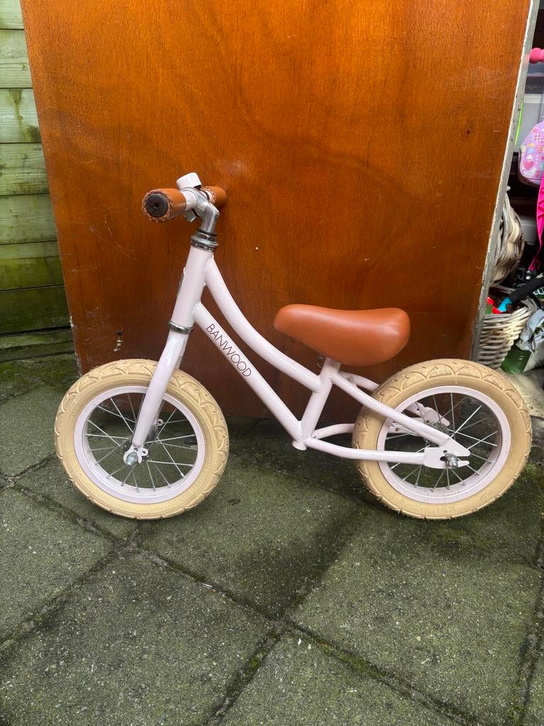 Banwood loopfiets met mandje - Lichtroze (z.g.a.n.), Ophalen, Zo goed als nieuw, Loopfiets