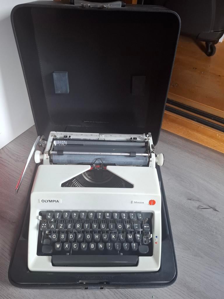 Oude typemachine in koffer, Diversen, Typemachines, Ophalen