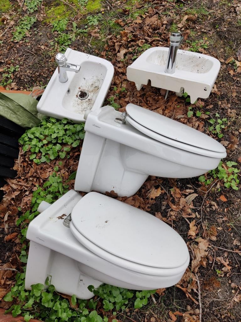 Twee Sphinx toiletpotten en wasbakken, Doe-het-zelf en Verbouw, Sanitair, Ophalen, Gebruikt, Chroom, Toilet