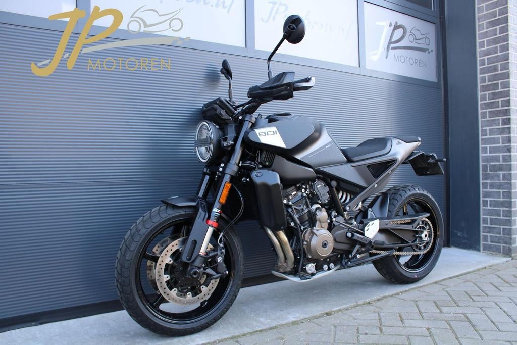 Husqvarna 801 Svartpilen (2024) *Org. NL*Fab.garantie*, Motoren, 2 cilinders, Motorrijbewijs A, Bedrijf, Onbekend