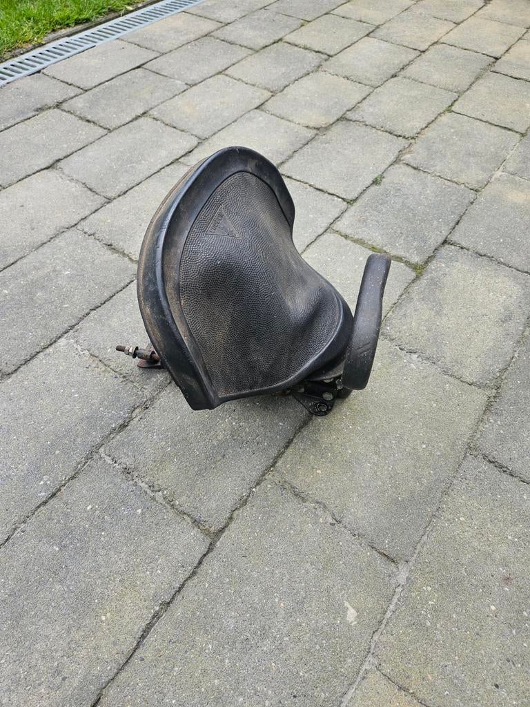 Zweefzadel Norgus, Ophalen, Steen of Klei, 15 m² of meer, Dakpannen