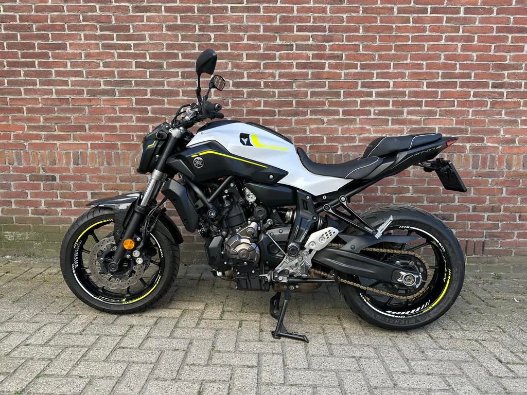 Yamaha MT-07 - 2017 - Akrapovic, Motoren, Motoren | Yamaha, 700 cc, 2 cilinders, Motorrijbewijs A, Gebruikt