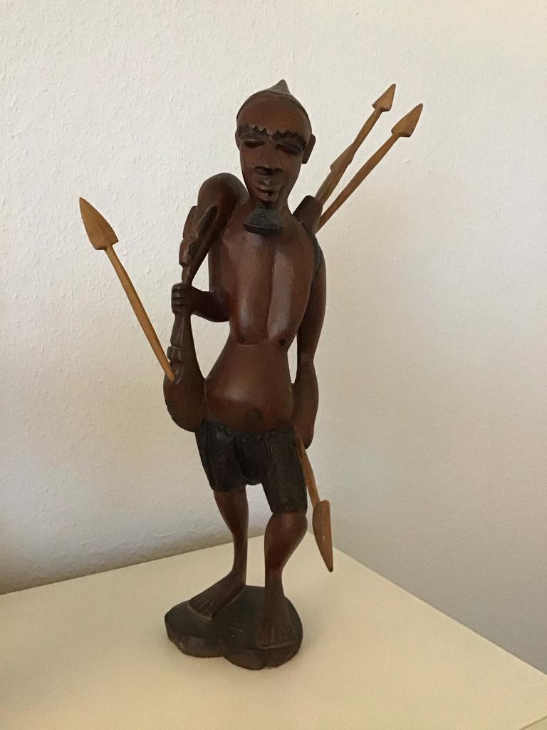 Houtsnijwerk beeld, Afrikaanse jager met speren en antilope, Antiek en Kunst, Ophalen of Verzenden