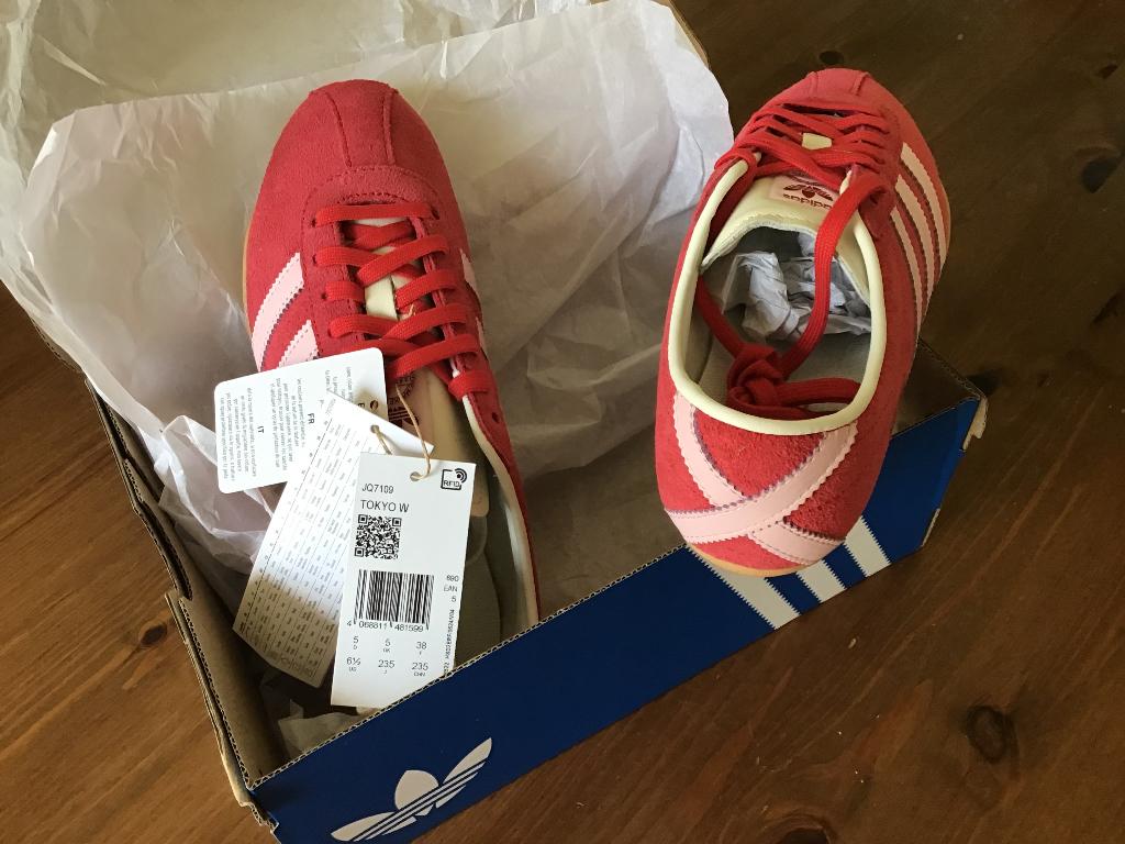 Adidas schoenen, Adidas, Nieuw, Ophalen of Verzenden, Sneakers of Gympen