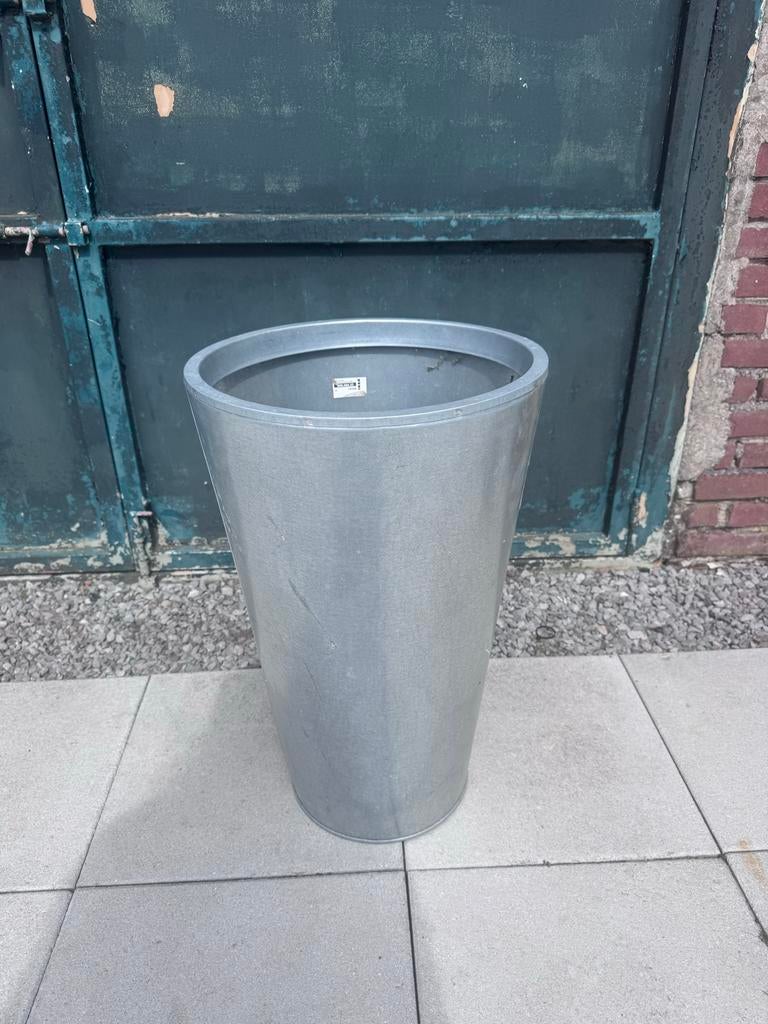 Ikea zinken bloempot hoog, Gebruikt, Rond, Binnen, Metaal