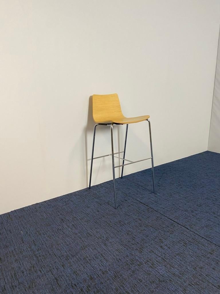 10 x Barkruk, hout, chroom frame, zithoogte 74 cm., Ophalen, Met voetsteun, 60 tot 90 cm, Hout