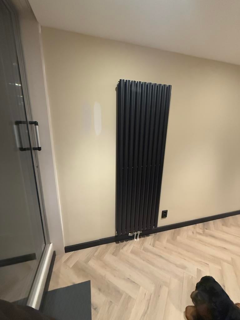 Zwarte Radiator 180x57