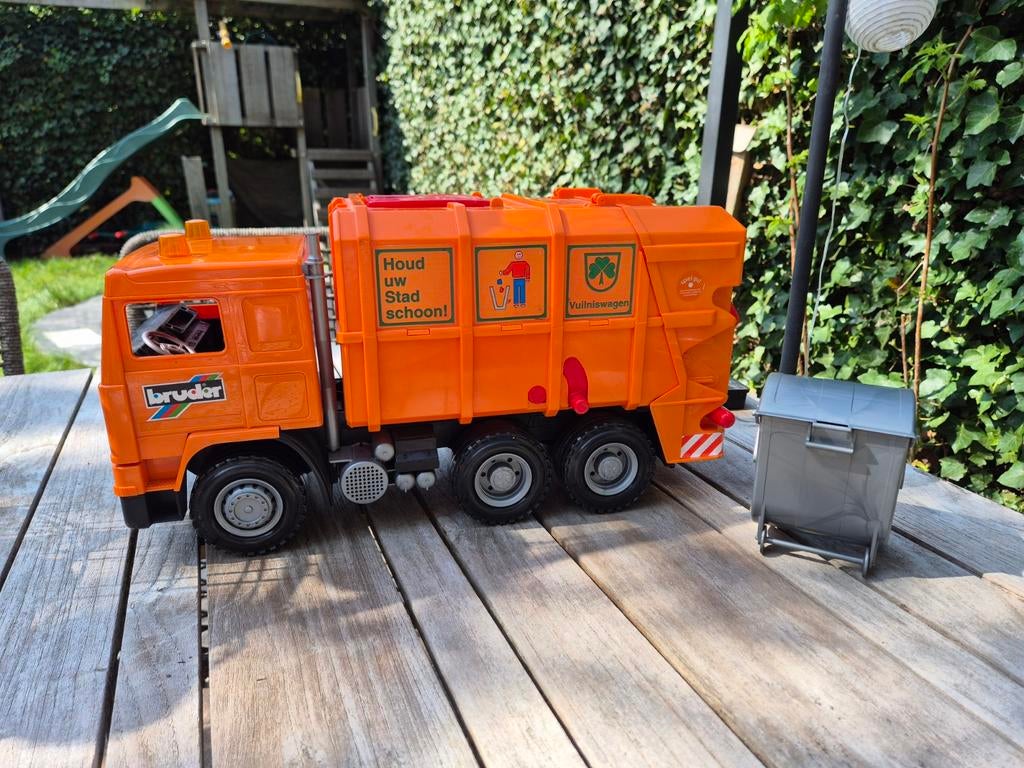 Bruder Vuilniswagen met container, Ophalen, Gebruikt