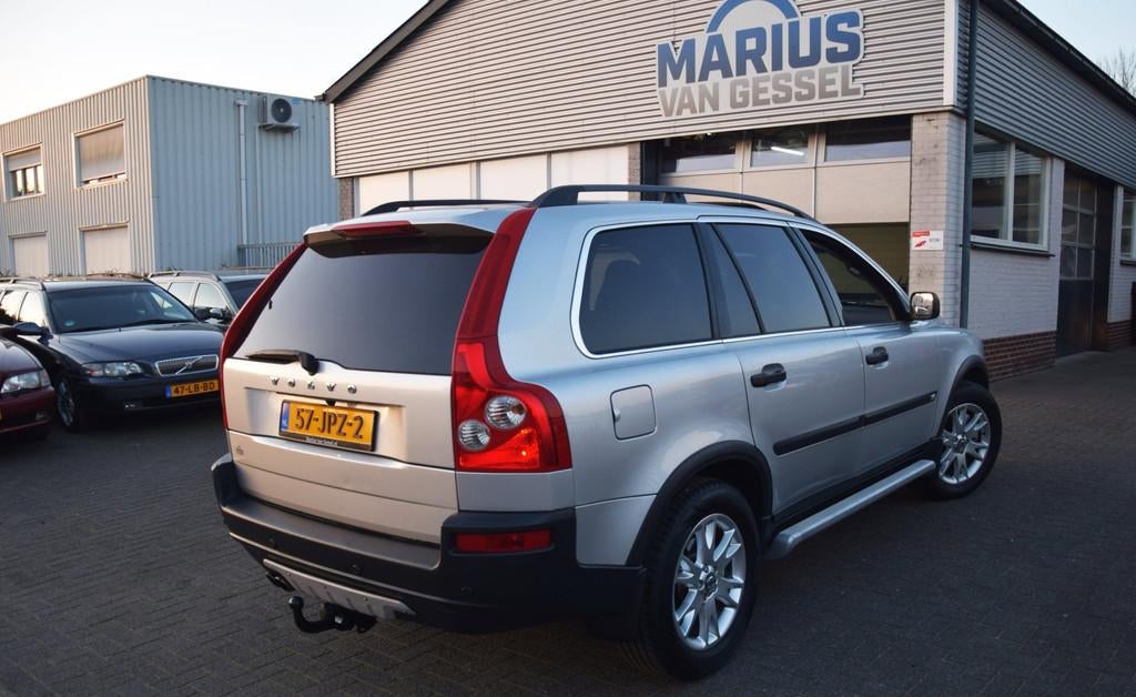 Volvo XC90 2.5 T AWD Carplay & Xenon 210 pk, Gebruikt, Zwart, 7 stoelen, 2521 cc