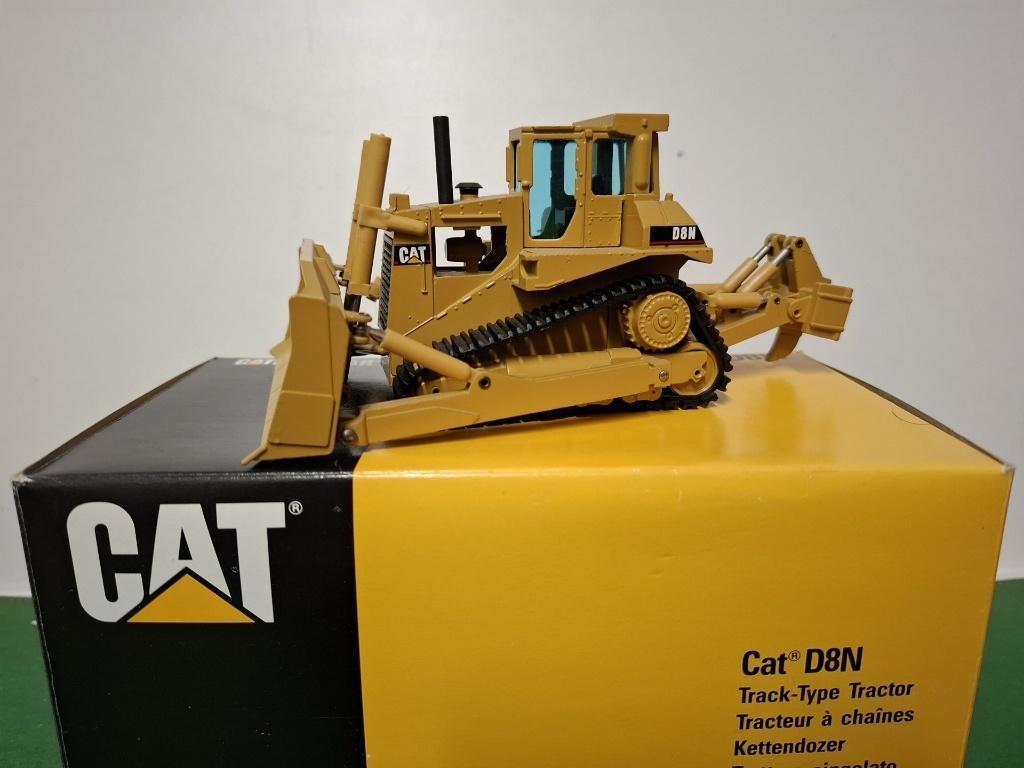 BULL D10 CATERPILLAR par CONRAD CON285 | Collect World