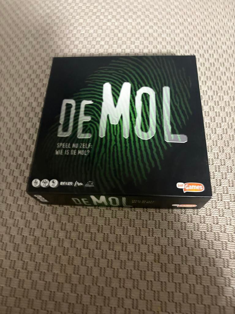 De Mol Bordspel - Speel nu zelf: Wie is de Mol?, Drie of vier spelers, Ophalen of Verzenden, Zo goed als nieuw