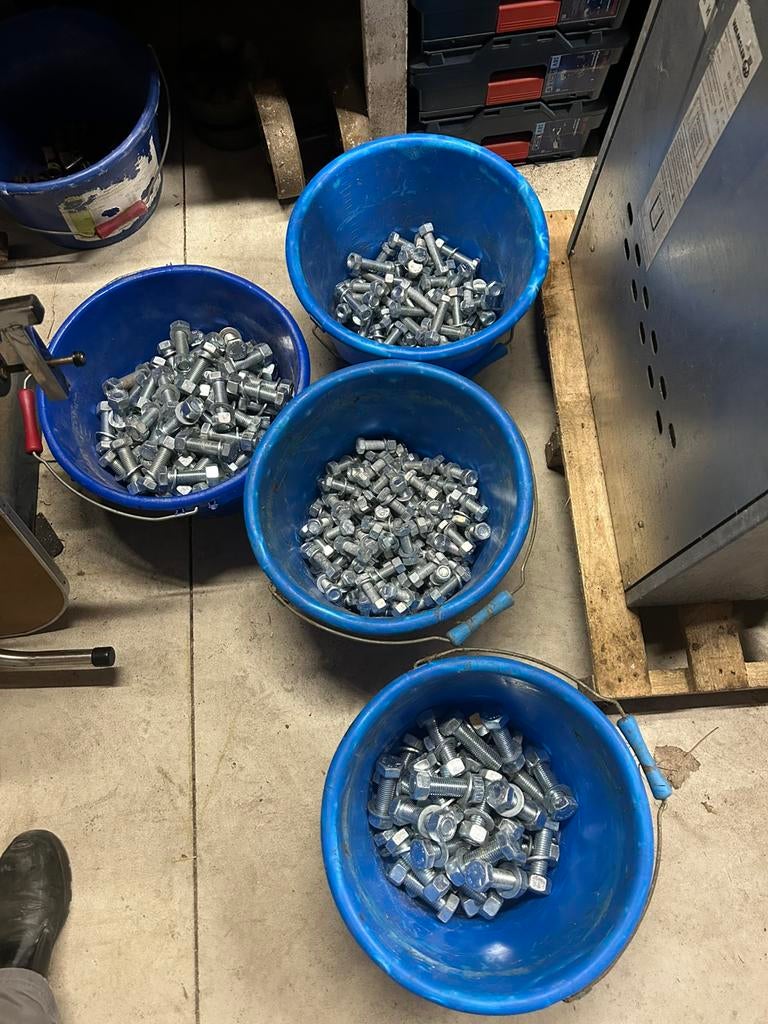Partij nieuwe bouten en moeren M24/20/16 zie tekst., Ophalen, Nieuw, 50 tot 100 mm, Bouten of Moeren