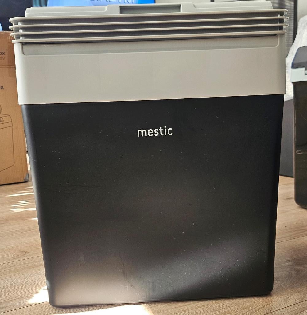 Mestic MTEC-28 AC/DC Thermo-elektrische Koelbox 26l., Caravans en Kamperen, Koelboxen, Ophalen, Koelbox, Info@mestic.com, Nieuw