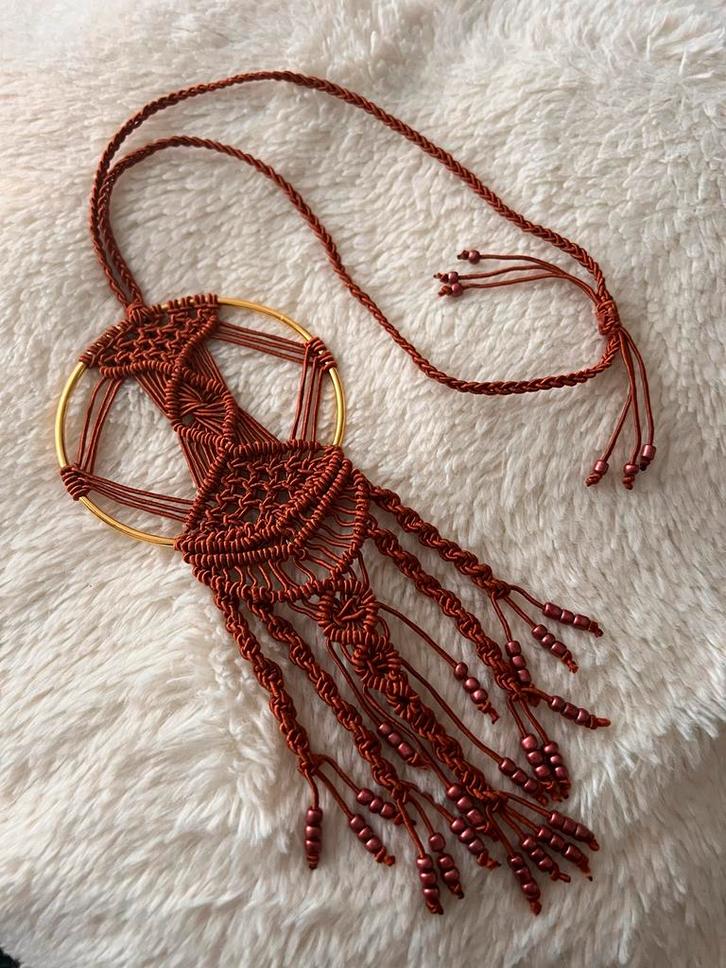 Handgemaakte Macramé Ketting met Gouden Ring, Sieraden, Tassen en Uiterlijk, Kettingen, Zo goed als nieuw, Overige materialen