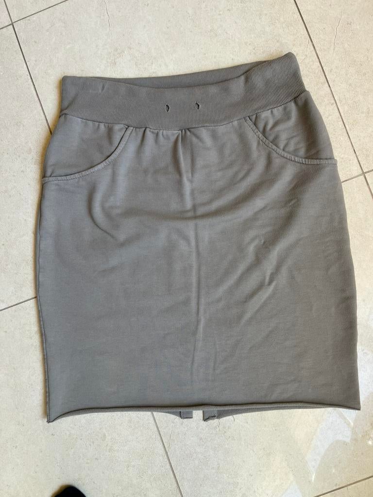 Jogging stof rok taupe (grijs/khaki) mt. L/XL, Kleding | Dames, Rokken, Maat 42/44 (L), Ophalen of Verzenden, Zo goed als nieuw