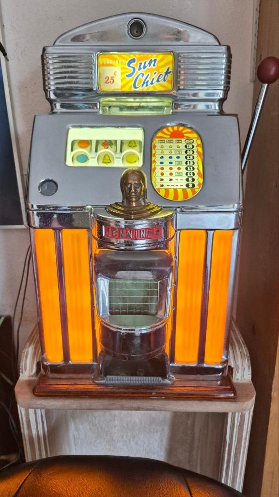 Sun Chief USA Jennings 1949, Verzamelen, Automaten | Gokkasten en Fruitautomaten, Overige munten, Ophalen, Gebruikt, Met sleutels