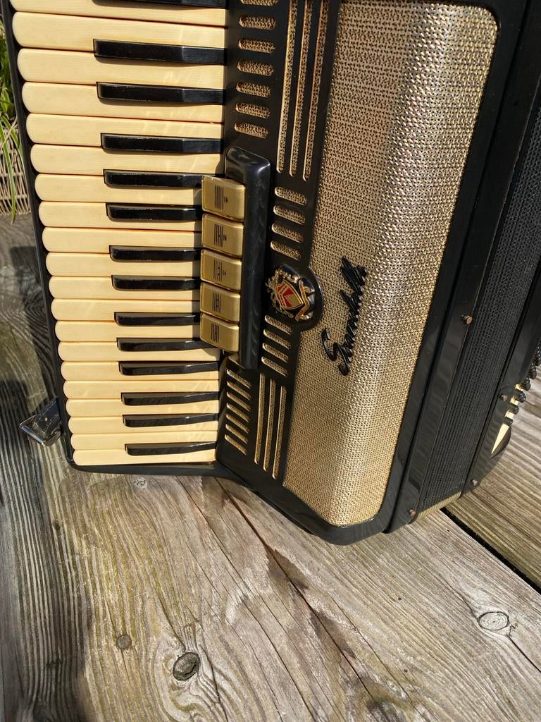 Vintage Scandalli piano accordeon – 96 bas – met koffer, Muziek en Instrumenten, Accordeons, Gebruikt, Overige formaten, Scandalli