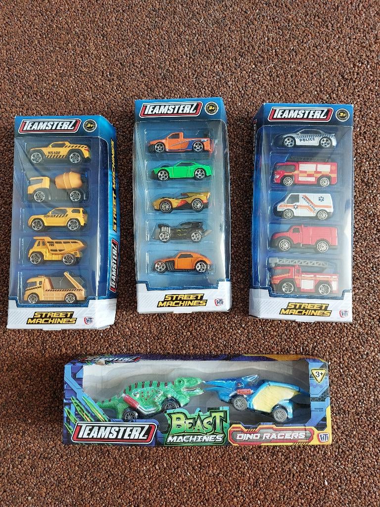 4 verpakkingen met speelgoed autootjes en 1 transformer., Ophalen of Verzenden